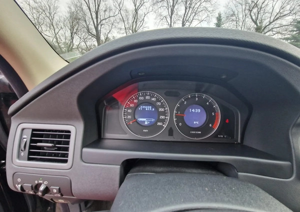 Volvo V70 cena 25777 przebieg: 235000, rok produkcji 2008 z Złoczew małe 277